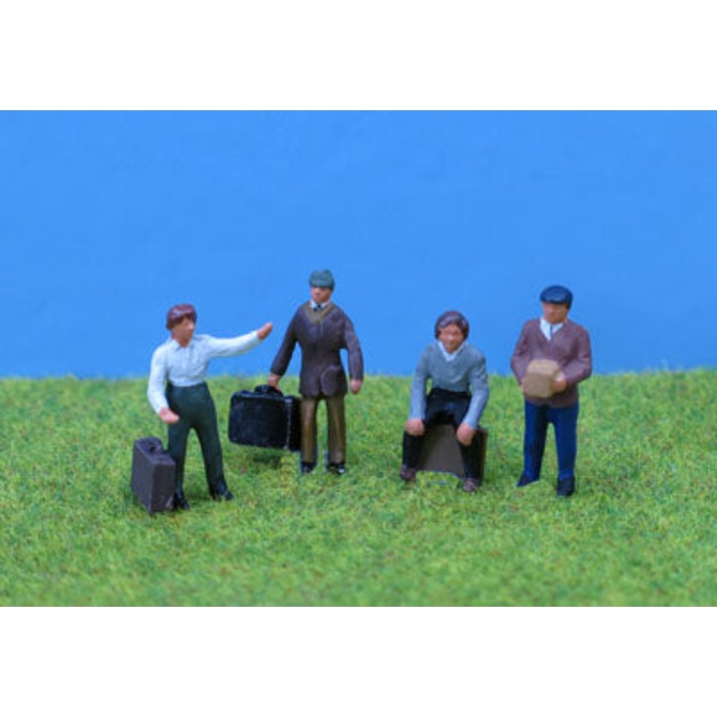 PD MARSH OO GAUGE PAINTED PEOPLE & LUGGAGE