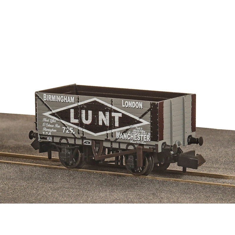 9ft 7 plank open wagon Lunt