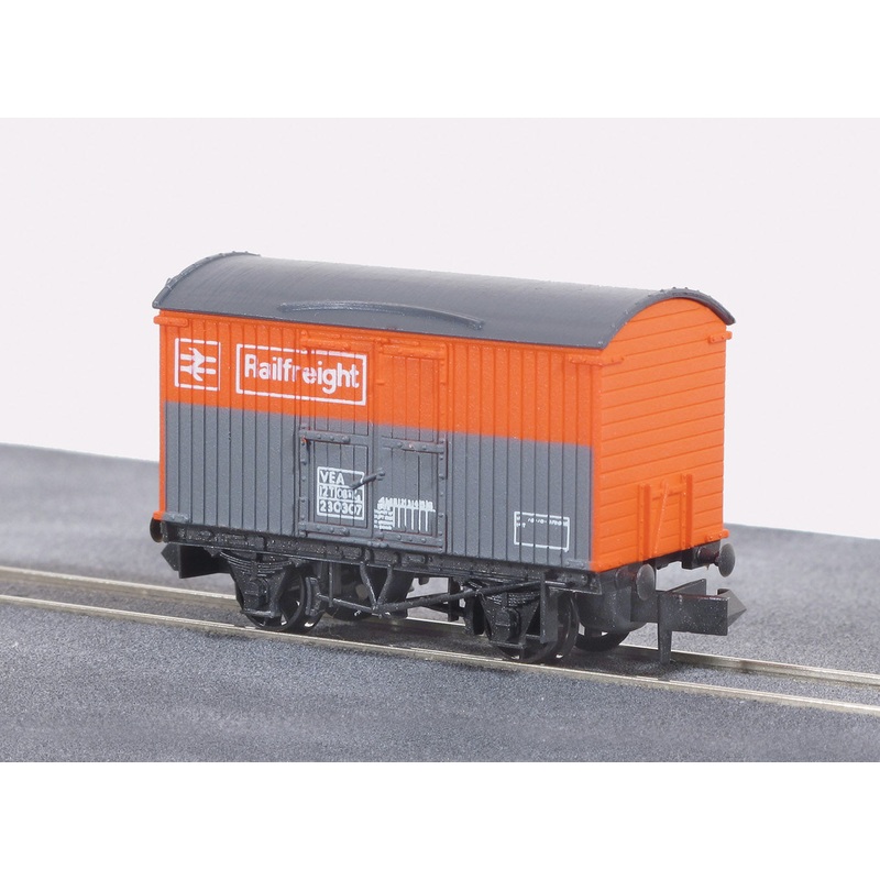 Railfreight Box Van BR red/grey
