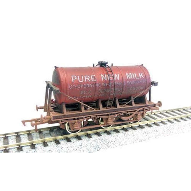 6 Wheel Milk Tanker Co-op Milk Red Weathered