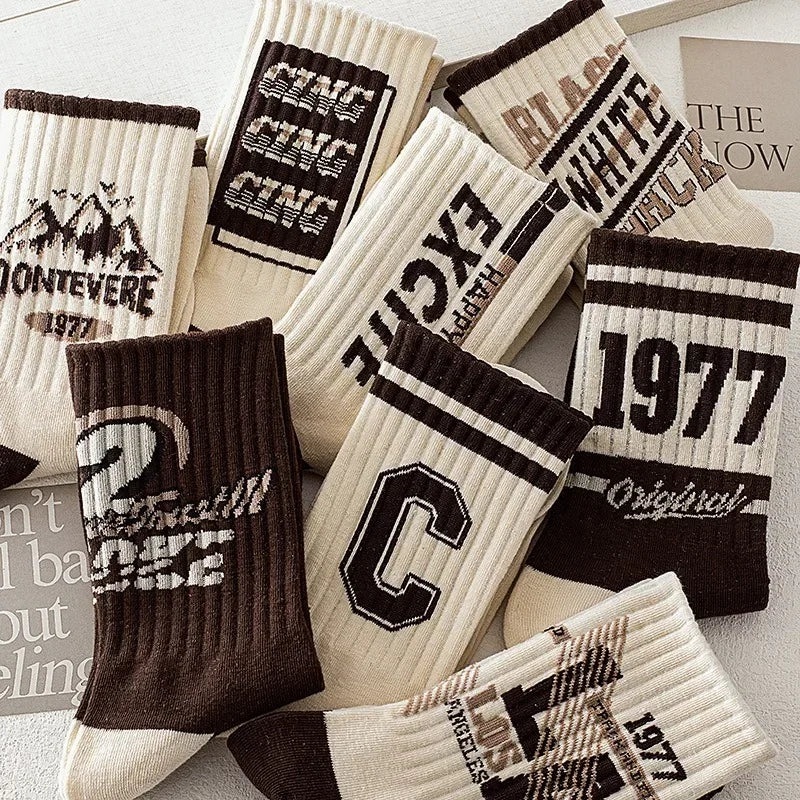 1/5/8 Pairs Retro American Men’s Mid-rise Socks Women Ins-style Casual Sports Basketball Graffiti Alphanumeric Pattern Socks