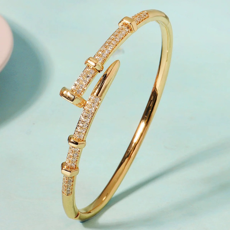 Classic Stainless Steel Woman’s Nail Bracelet Europe and the United States Popular Bracelets Sparkling Zircon Bangle As A Gift